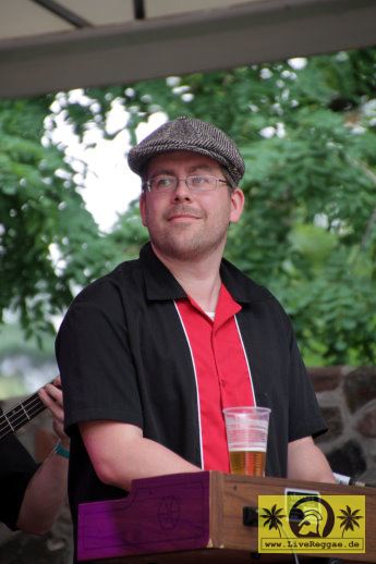 The Royal Penguin Orchestra (D) 19. This Is Ska Festival - Wasserburg, Rosslau 26. Juni 2015 (8).JPG